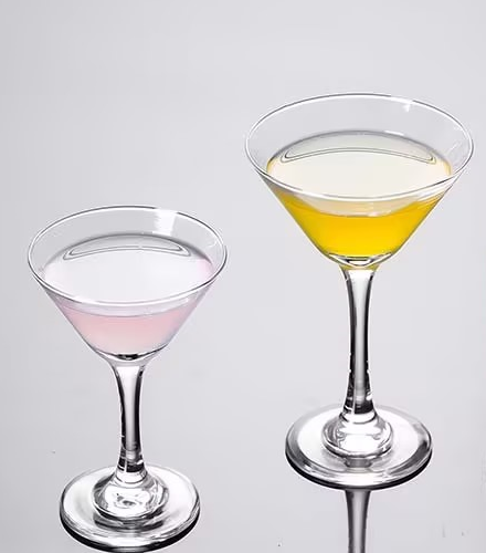 Vintage Textured Martini Glass โ Elegant Cocktail Coupe Description