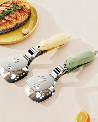 Bear-Shaped Stainless Steel Kitchen Tongs – Food Turner with Drain Holes, Lock Clip & Non-Slip Handle