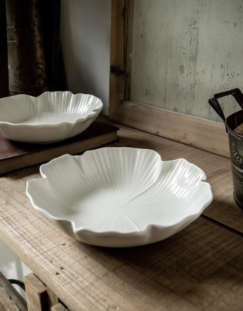8 Inch Ginkgo Leaf Ceramic Serving Plate โ Glossy White Decorative Dinner Plate