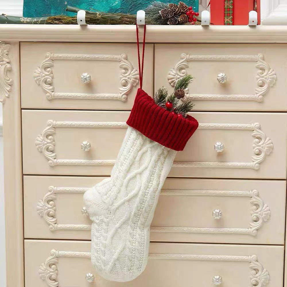 Large Cable Knit Christmas Stocking – 46cm Acrylic Holiday Stocking, Hanging Fireplace Stocking, Christmas Gift Holder in Green, White & Red