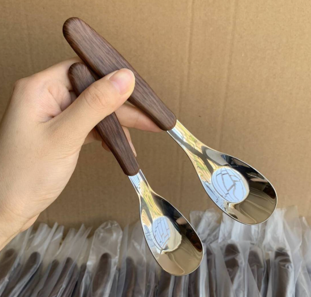 Stainless Steel Spoon Faux Wood Grain Handle Modern Dining Tableware
