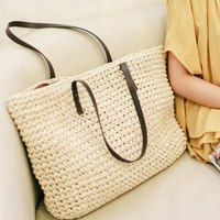 Minimalist Woven Straw Shoulder Bag – Medium Square Tote with Zipper Closure for Summer Style