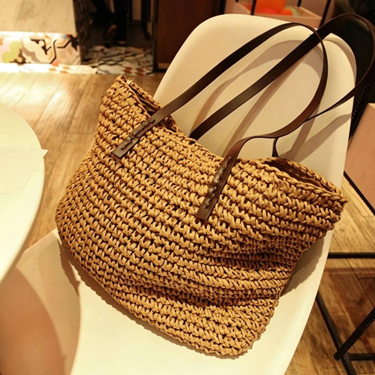 Minimalist Woven Straw Shoulder Bag – Medium Square Tote with Zipper Closure for Summer Style