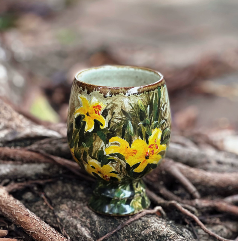 Golden Lily Oil-Painted Tea Cup