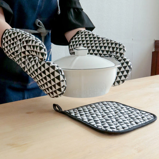 Thick Heat Resistant Oven Mitt & Pot Holder Set for Baking, Microwave & Kitchen Use