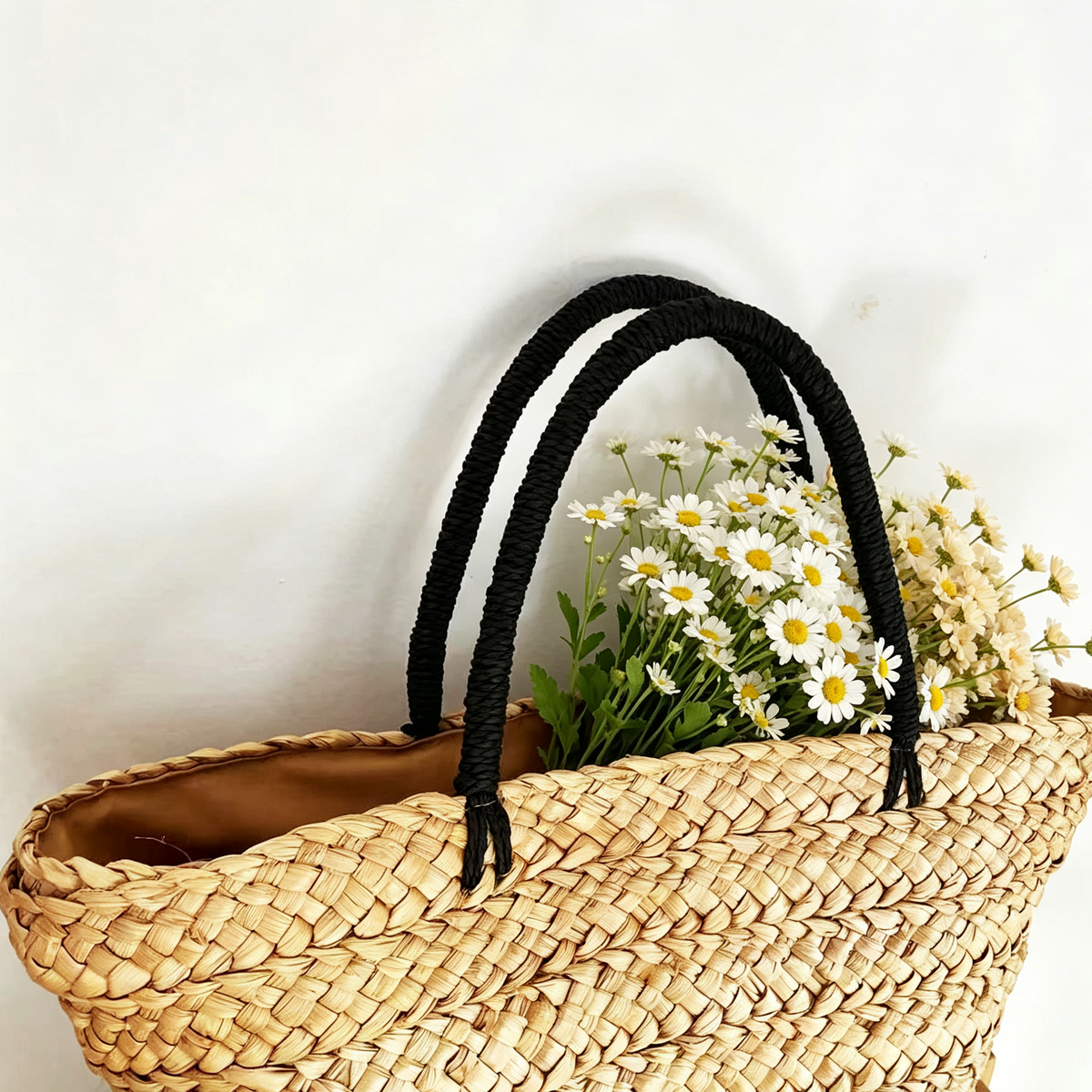 Natural Corn Husk Woven Mini Square Bag – Soft Straw Handbag with Peach Skin Lining