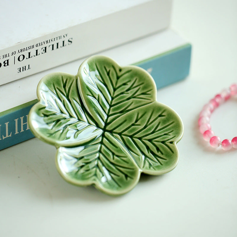 Ceramic Clover Leaf Trinket Dish – Green Leaf Jewelry Tray with Botanical Embossed Design for Rings, Earrings, Home Decor & Gift