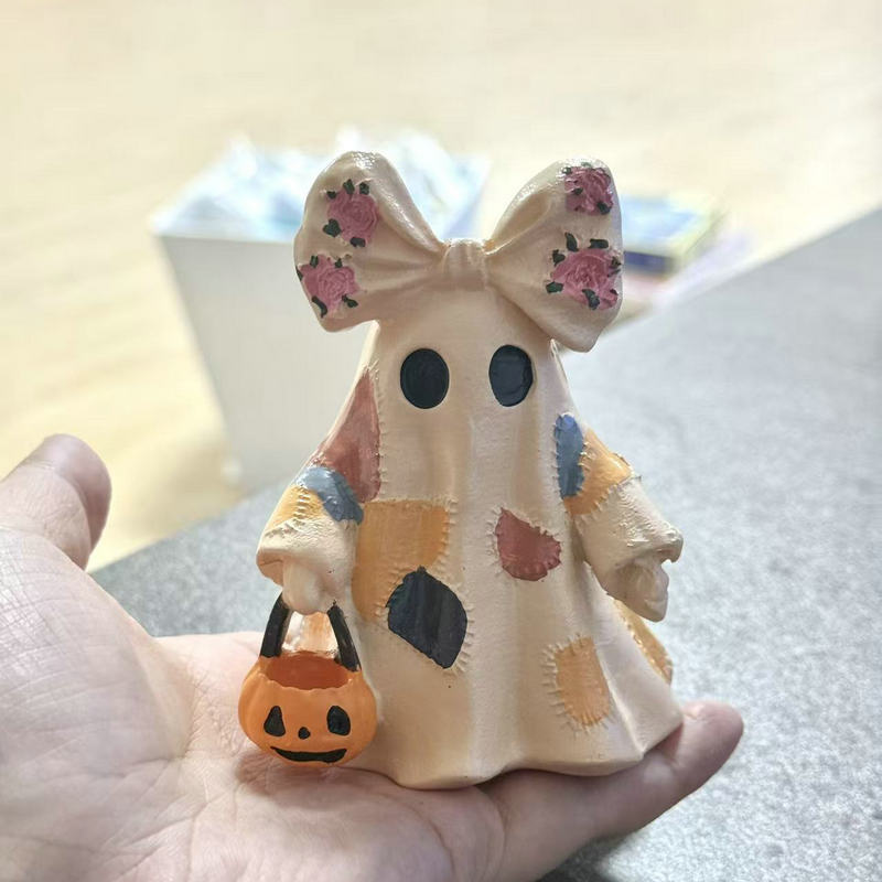 Patchwork Ghost Halloween – 10 cm Synthetic Resin Figurine for Spooky Table and Shelf Decor