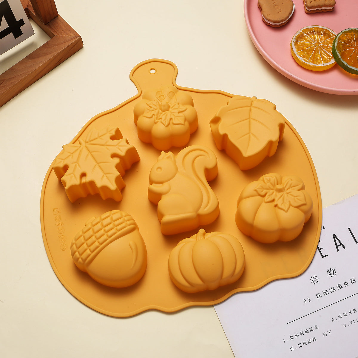 Autumn Silicone Cake Mold, 7-Cavity Pumpkin, Leaf, Squirrel and Acorn Baking Mold