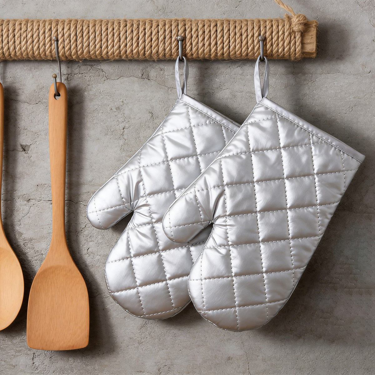Silver Heat-Resistant Oven Mitt, Thickened Microwave & Baking Glove
