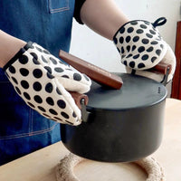 Thickened Cotton Polka Dot Oven Mitt for Baking and Cooking