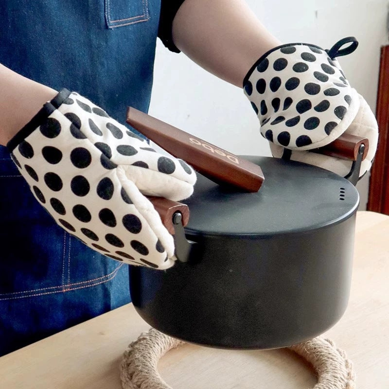 Thickened Cotton Polka Dot Oven Mitt for Baking and Cooking